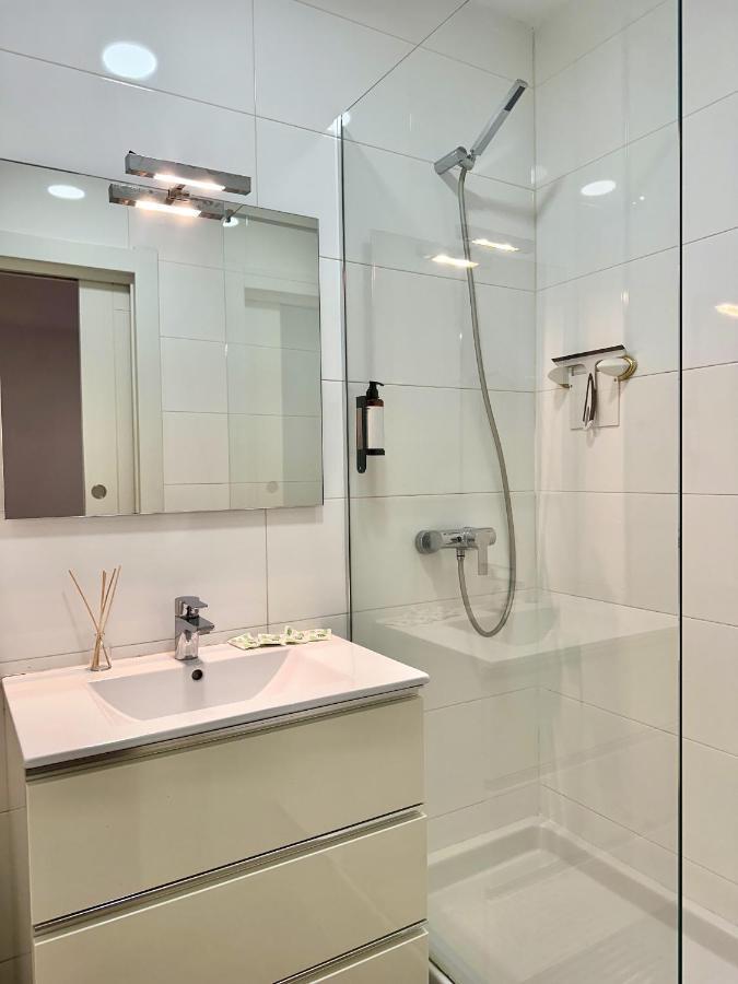 Urbe10 Santa Lucia 1 Bedroom Apartment 1A Малага Экстерьер фото